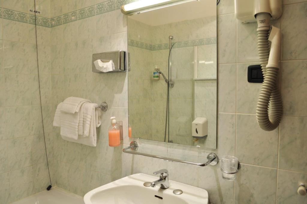 Hotel Concorde Lodi Centro Esterno foto